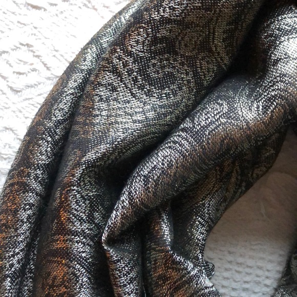 Scarf- super chic! - Picture 2 of 5